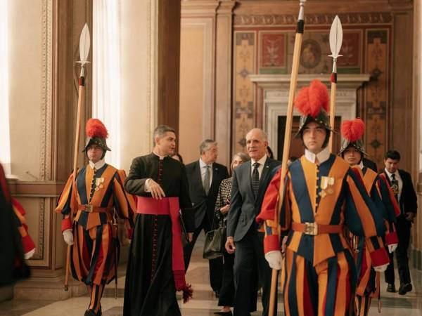 El presidente de Honduras, Nasry Asfura, participó este jueves en una Santa Misa celebrada en la Basílica de Santa María la Mayor, en Roma, más temprano firmó un acuerdo con el Vaticano y se reunió con la diáspora hondureña en Italia. Aquí las imágenes de su visita.