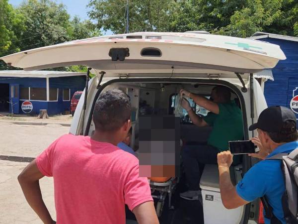 Las mujeres inicialmente fueron transportadas por una patrulla hacia el Hospital Aníbal Murillo. Posteriormente, las trasladaron a la ciudad de San Pedro Sula.