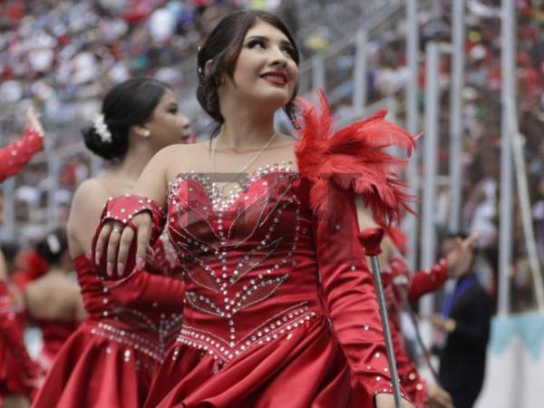Sobresaliendo entre el cuadro de palillonas, la bella Alejandra Borjas Cubas se robó las miradas del público y la atención de las cámaras con su indudable belleza.