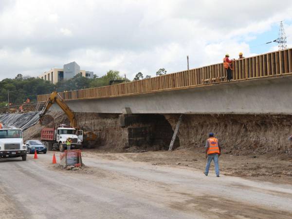 El proyecto del paso elevado Papa Francisco mantiene su diseño y presupuesto desde 2024, con avance del 55% y conexiones que facilitarán el tránsito.