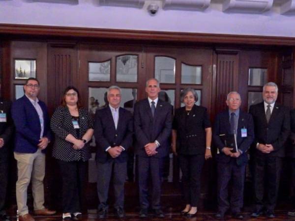 Nasry Asfura tras la reunión con el sector privado en Casa de Gobierno.