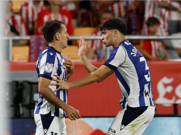 Oyarzabal adelantó a la Real antes del descanso.