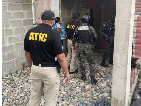 Equipos de la Agencia Técnica de Investigación Criminal (ATIC), Secretaría de la Niñez, Adolescencia y Familia (Senaf) y Policía Militar del Orden Público (PMOP) ejecutaron el allanamiento en La Ceiba.