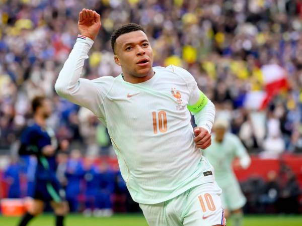 Kylian Mbappé se olvida de su lesión y se lució en triunfo de Francia ante Brasil.