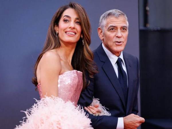 Amal y George Clooney, junto a sus mellizos tienen ahora nacionalidad francesa. Francia justifica concesión por la contribución del actor en reforzar la imagen de ese país.