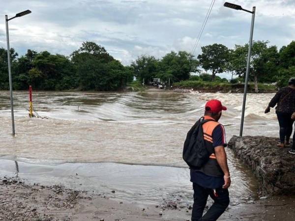 Una de las zonas que más afectaciones registra es la Costa de los Amates en el municipio de Alianza, Valle; allí personal de Copeco se mantienen en monitoreo.
