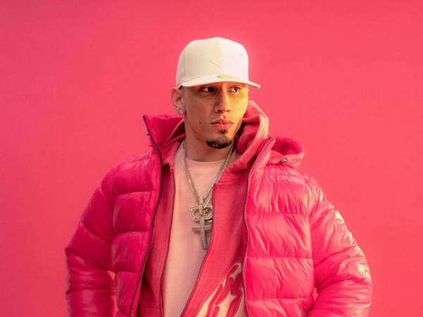 Omar Courtz ha logrado combinaciones exitosas de colaboraciones estratégicas y lanzamientos propios que destacan en el género urbano.