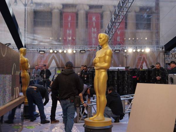 Los devastadores incendios en Los Ángeles dejan huella en los Óscar 2025. La Academia rinde homenaje y anuncia cambios en la ceremonia.