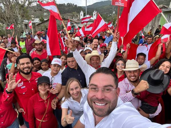 Jorge Cálix, precandidato presidencial del Partido Liberal, inició su cierre de campaña con eventos masivos en distintos municipios de Honduras, uno de ellos fue Puerto Cortés.