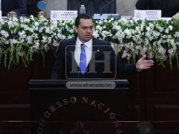 Zambrano también dedicó palabras a su familia, destacando su apoyo en su carrera política.