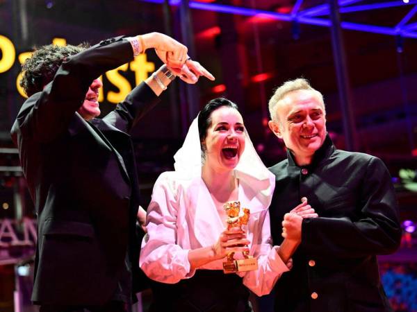En una ceremonia de clausura marcada por las duras críticas a Wim Wenders y las reivindicaciones sobre Gaza, el festival de cine de Berlín reafirmó su cara más activista premiando también a Sandra Hüller y al drama británico Queen at Sea.