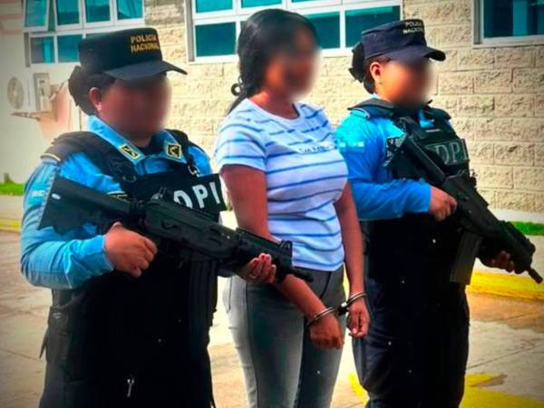 La mujer fue capturada por equipos de la Dirección Policial de Investigaciones (DPI) en atención a una orden emitida por los juzgados de lo Penal de la ciudad de Danlí, El Paraíso.