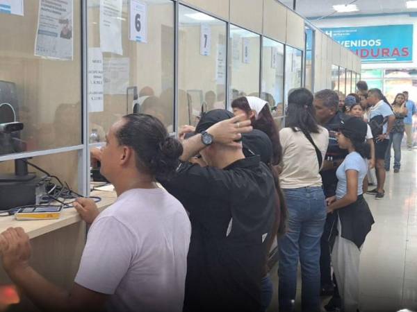 Los aduanas a los países vecinos de Honduras tuvieron un alto flujo de personas.