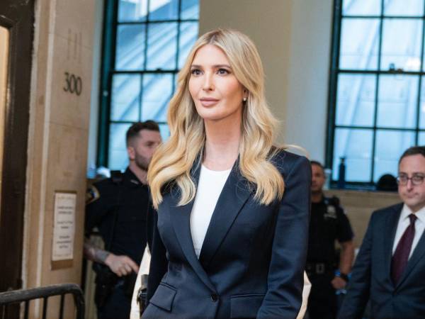 Ivanka Trump nació el 30 de octubre de 1981 en Manhattan, Nueva York. Es hija del presidente estadounidense Donald Trump y de su primera esposa, Ivana Trump, empresaria y exmodelo de origen checo. Aquí un poco más de ella.