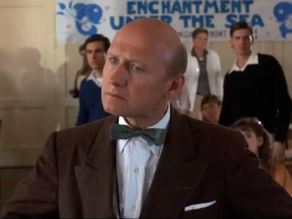 Tolkan es sobrevivido por su esposa Parmelee, con quien estuvo casado 54 años, y por tres sobrinas radicadas en Des Moines, Iowa.