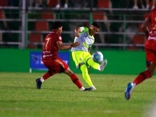 Noche de fútbol en la ciudad de las maquilas de Honduras.