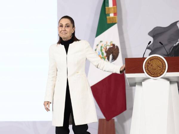 La mandataria, junto a todos en la sala, se asustaron por la alerta sísmica.