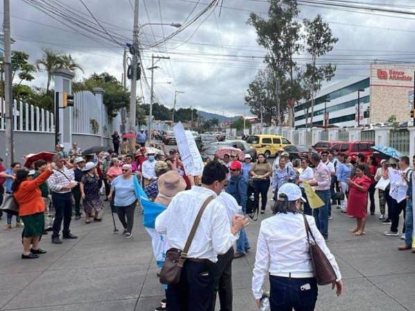 La Coordinadora de Maestros Pensionados de Honduras convocaron a sus afiliados a movilizarse este jueves.