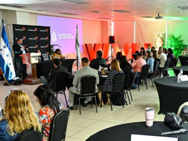 Las autoridades de Educación y representantes de Visión Mundial Honduras lanzaron este martes el programa Educación Super Pilas.