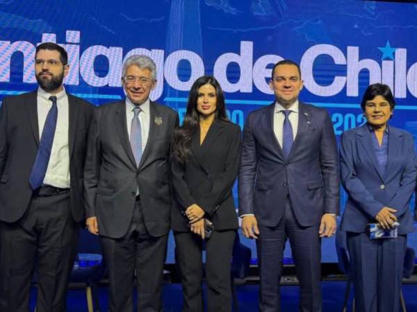 El presidente del Congreso, Tomás Zambrano, participó en el segundo panel del Foro de Madrid en Santiago de Chile.