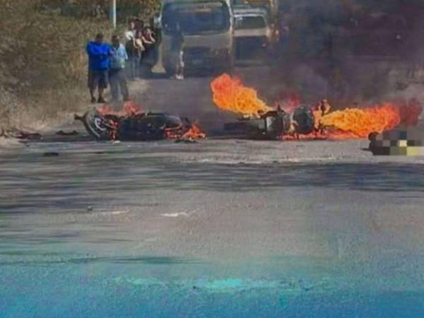 Dos motociclistas perdieron la vida luego de protagonizar un aparatoso accidente en la carretera que conduce hacia Marcala, La Paz.