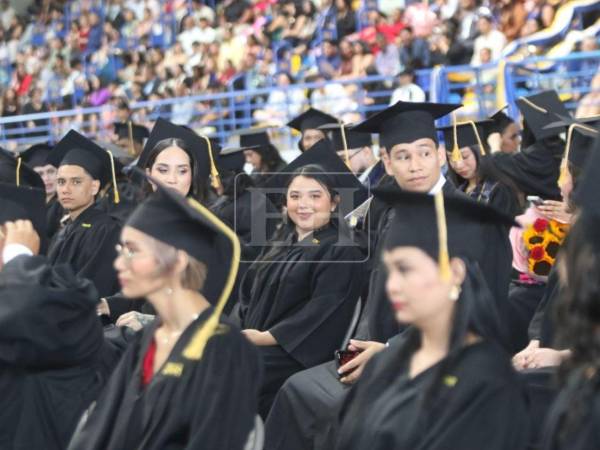 Honduras recibe a más de 1,000 nuevos profesionales graduados de la Universidad Nacional Autónoma de Honduras. Aquí las fotos: