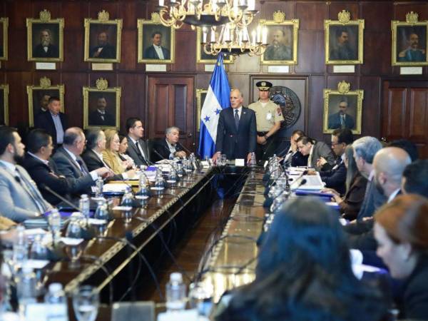 Se suprimen secretarías y ordenan auditoría total en maratónico Consejo de Ministros.