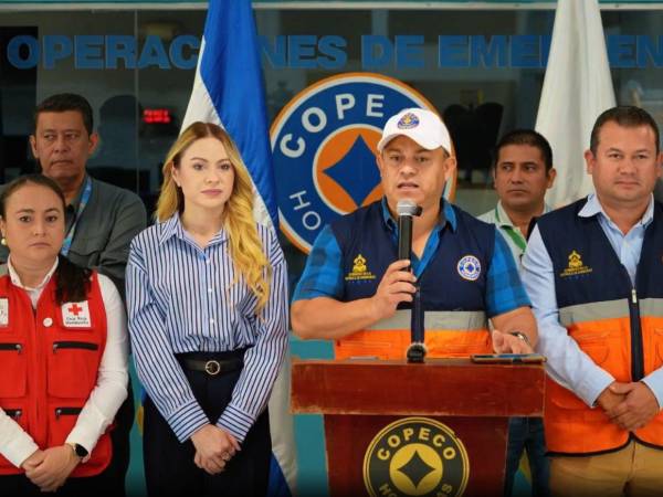 Las autoridades de Copeco en conferencia de prensa ampliaron el número de municipios en alerta verde.