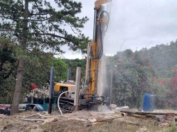 Zelaya señaló que la recuperación de los pozos permitirá aumentar la disponibilidad de agua en distintos sectores de Tegucigalpa y Comayagüela.