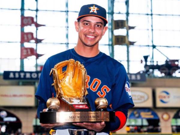 El hondureño Mauricio Dubón lo ha logrado nuevamente, esta vez el oriundo de San Pedro Sula, Cortés, consiguió el premio por ser el mejor Jugador Utility de la temporada 2025 de la MLB.