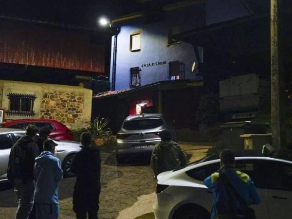 Una riña familiar ocurrida en la localidad asturiana de Aces, al norte de España, terminó con la muerte de una joven de 20 años. La Guardia Civil confirmó que una adolescente de 17 años fue detenida horas después del ataque.