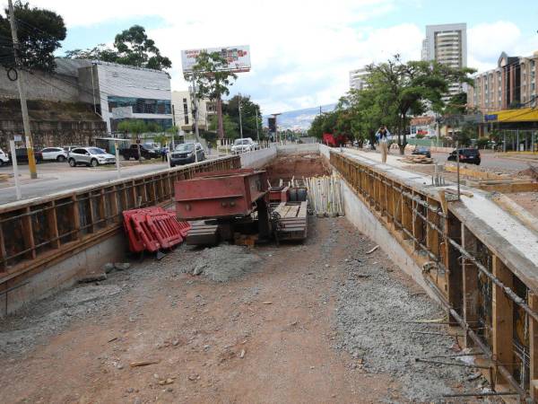 Contratistas señalan que la paralización de obras impacta a cientos de familias que dependen de estos pagos para cubrir educación, transporte y alimentación.