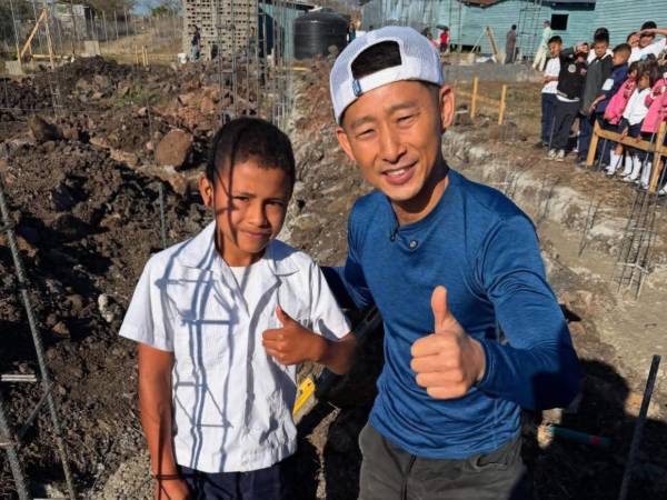 Shin Fujiyama inició la construcción de la escuela 113 en Lomas del Diamante con apoyo municipal y financiamiento de la Fuerza Aérea.