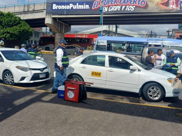 La Inspectoría del IHTT se despliega en la capital para frenar irregularidades en taxis y solicita apoyo ciudadano mediante denuncias al 9999-3080.
