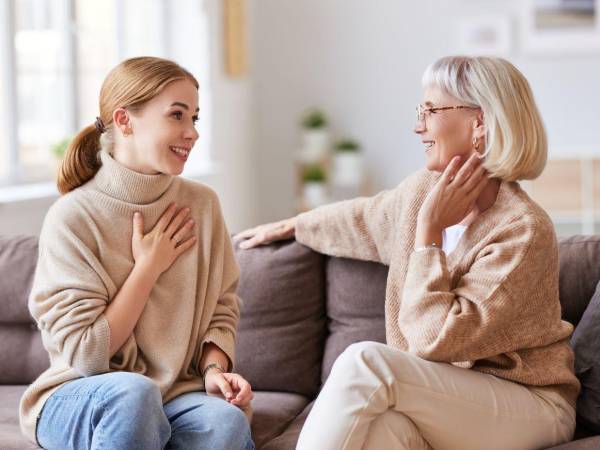 A veces, quien observa desde afuera puede notar dinámicas que, por la rutina o el cansancio, los padres no logran percibir.