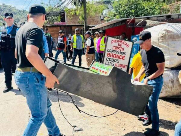 Según el oficial, uno de los principales focos de intervención son las máquinas electrónicas de azar instaladas en establecimientos que no cuentan con autorización para operar este tipo de actividades.