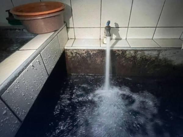 Los capitalinos tendrán que esperar más tiempo para que llegue agua a sus hogares.