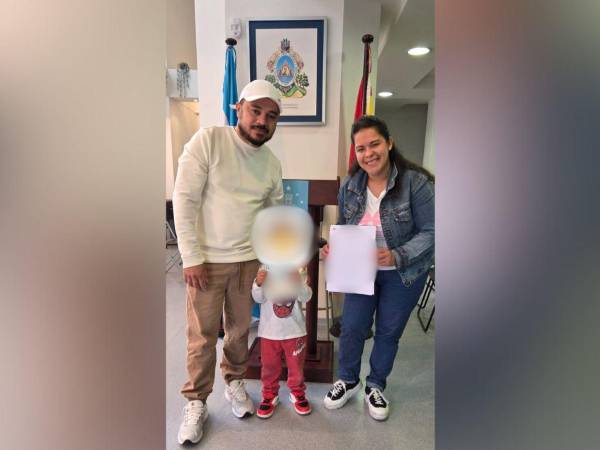 Según las autoridades, esta inscripción otorga le otorga a los menores de forma inmediata un certificado de nacimiento y facilita trámites como la obtención del pasaporte hondureño.
