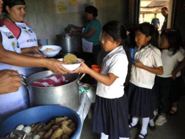 La alimentación escolar en Honduras tiene una de las coberturas más altas en Latinoamérica, lo que ayuda a la nutrición de los alumnos.