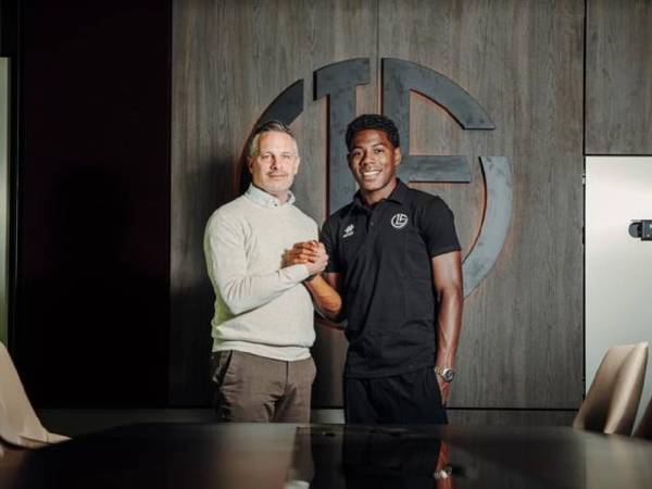 Moncada se formó en las reservas del Olimpia, institución con la que debutó profesionalmente.