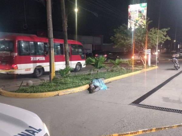 El pasajero intentó escapar de los asaltantes, por lo que estos le dispararon y acabaron con su vida.