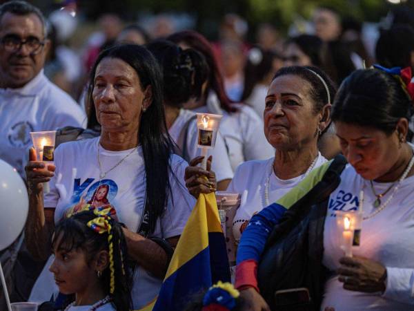 Venezuela conmemoró un mes de los terremotos y honró a las más de cinco mil víctimas mortales.
