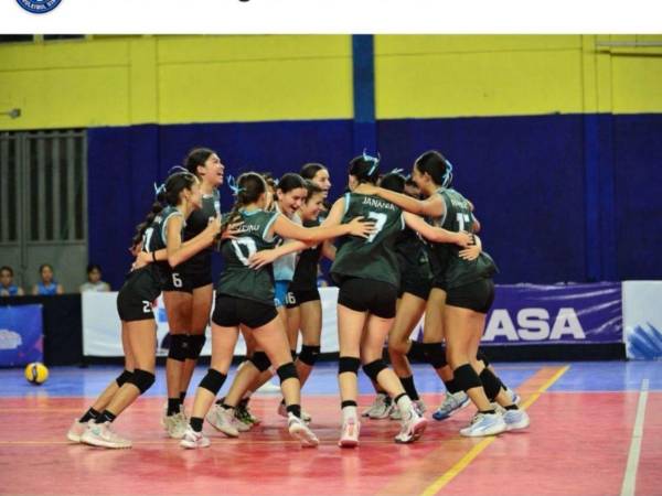 La Selección Nacional Femenina Sub-15 de Voleibol que representó Honduras en la Copa Centroamericana en Managua, Nicaragua, celebraron su triunfo.