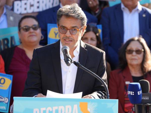 El actor mexicano alertó sobre los ataques e intimidaciones que enfrenta la comunidad latina en Estados Unidos.
