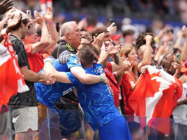 Maxime Crepeau (c) de Canadá, en un partido por los dieciseisavos de final del Mundial de la FIFA 2026.