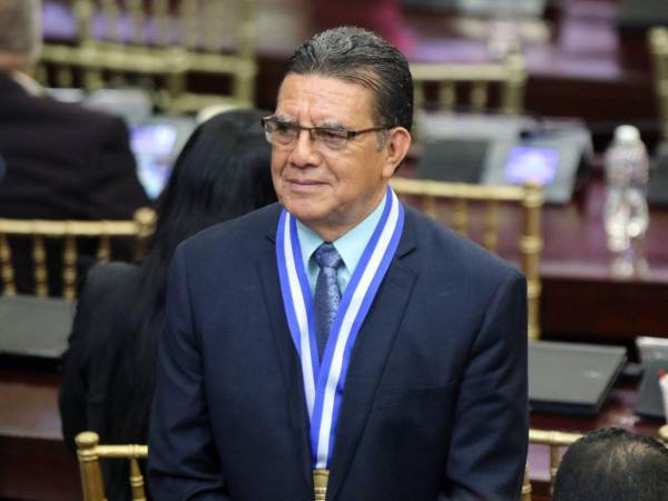El periodista Arístides Luis Aceituno Calderón, fundador del primer medio digital en el país denominado Hondudiario.com, falleció en un centro asistencial de la capital la noche del reciente jueves 2 de junio, conmocionando al gremio periodístico del Honduras. ¿Qué enfermedad le arrebató la vida? A continuación los detalles.