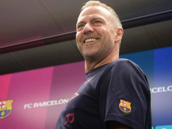 Hansi Flick habló mucho de que deben de mejorar en defensa ante Real Madrid.