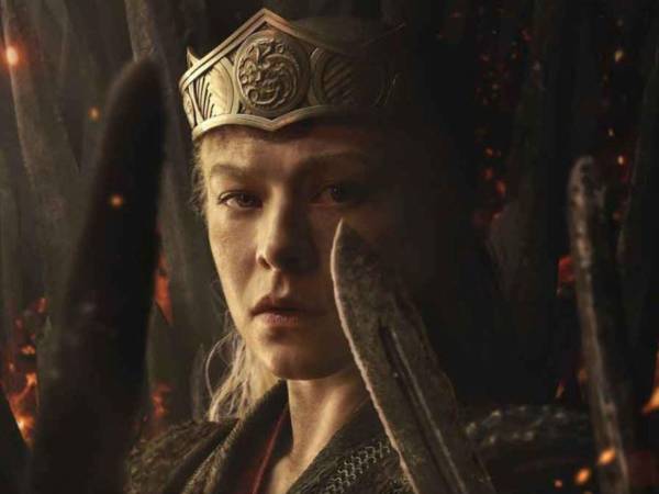 Con el eslogan “From Fire Comes Darkness”, la nueva temporada llega con Rhaenyra en batalla con más dragones en su ejército.