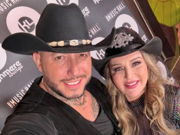 Alicia Villarreal sorprendió a sus seguidores al revelar que atraviesa una nueva etapa sentimental tras concluir legalmente su matrimonio con Cruz Martínez.