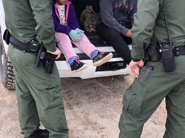 Según datos de la Oficina de la Administración para Niños y Familias, dependiente del HHS, Estados Unidos tenía bajo custodia a 2.198 menores no acompañados en julio. Sin embargo, no desvela sus nacionalidades.